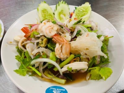 ร้านอาหารลูกชิ้นชะอำ ข้าวต้มโต้รุ่ง ร้านอาหารลูกชิ้นชะอำ ข้าวต้มโต้รุ่ง