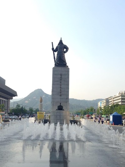 อนุสาวรีย์ "แม่ทัพอีซุนชิน" 