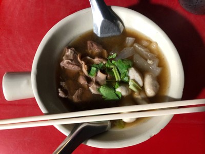 หมูตุ๋น เอ็นตุ๋นน้ำแดงในหม้อดิน