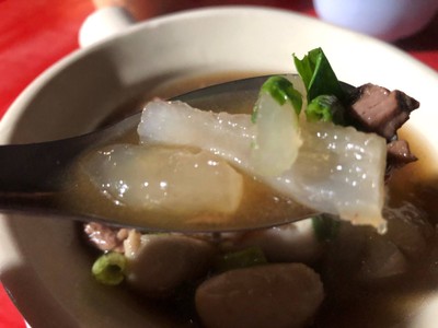 หมูตุ๋น เอ็นตุ๋นน้ำแดงในหม้อดิน