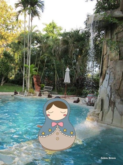สระว่ายน้ำขนาดเล็ก มีน้ำตกตกแต่งนิดนึง