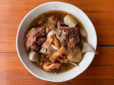 เมนูของร้าน ป้าเพ็ญ ก๋วยเตี๋ยวลึกลับ