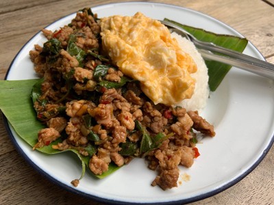 กะเพราบ้านนอกไข่คน