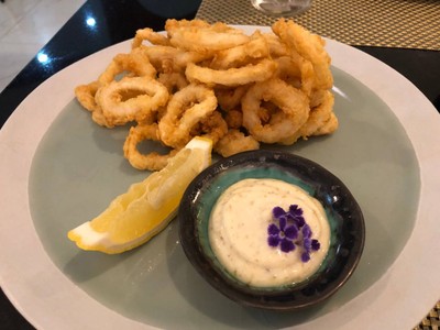 Calamari fritter, tartare sauce