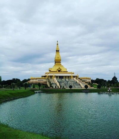 เจดีย์มหามงคลบัว