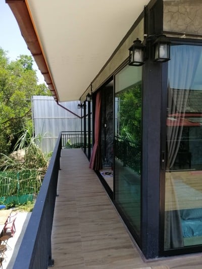 ลมโชยโฮมสเตย์บ้านพักริมแม่น้ำเจ้าพระยาสไตล์​ล๊อ​ฟ​