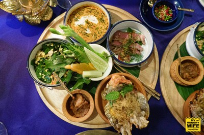 ขันโตกบลูเอเลเฟ่น