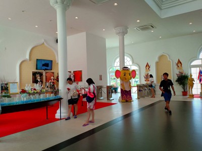 ทางเข้าด้านในคนไทยเข้าฟรีคะ