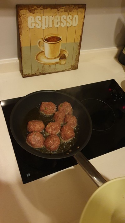 วิธีทำ Polpette(Meatballs in tomato sauce) มีทบอลในซอสมะเขือเทศแบบอิตาเลี่ยน