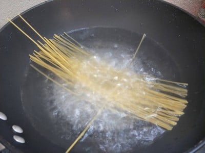 วิธีทำ สปาเก็ตตี้ผัดแหนม