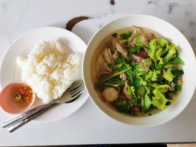 อาหาร หรือ เครื่องดื่ม