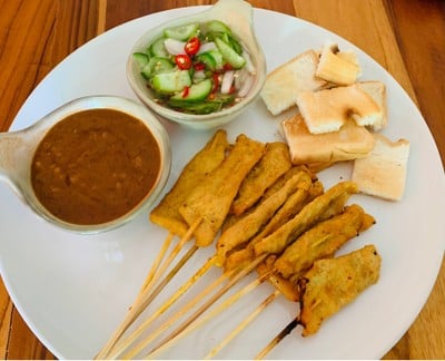 หมูสะเต๊ะ ชุดละ 50 บาท