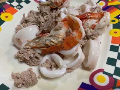 วิธีทำ ยำหมูหมึกกุ้งปะทะไข่แดงเค็ม วิธีทำ ยำหมูหมึกกุ้งปะทะไข่แดงเค็ม