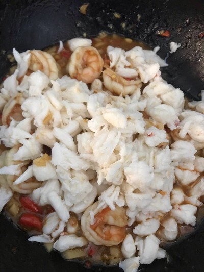 วิธีทำ ผัดกะเพราปูกุ้ง วิธีทำ ผัดกะเพราปูกุ้ง