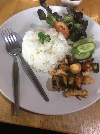 ข้าวผัดกระเพราทะเล