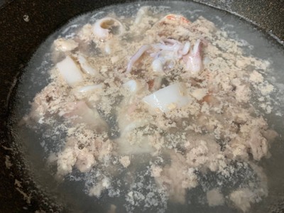 วิธีทำ ยำหมูหมึกกุ้งปะทะไข่แดงเค็ม วิธีทำ ยำหมูหมึกกุ้งปะทะไข่แดงเค็ม