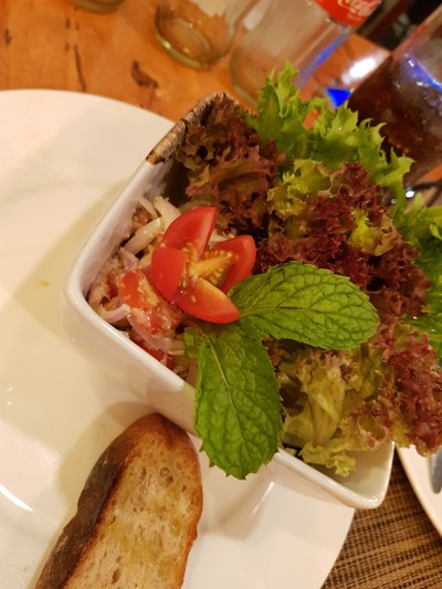 Tuna Spicy Salad | ยำสลัดทูน่า เสิร์ฟคู่บาแก็ตอบเตาฟืน