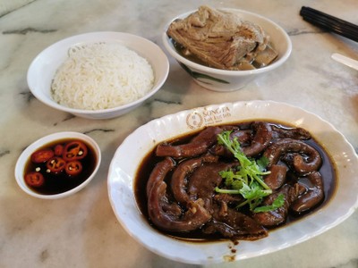 อาหาร หรือ เครื่องดื่ม