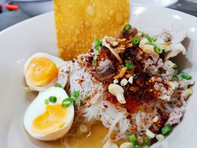 ก๋วยเตี๋ยวต้มยำลำไยหน้า ร.พ.สวนดอก เชียงใหม่ ก๋วยเตี๋ยวต้มยำลำไยหน้า ร.พ.สวนดอก เชียงใหม่