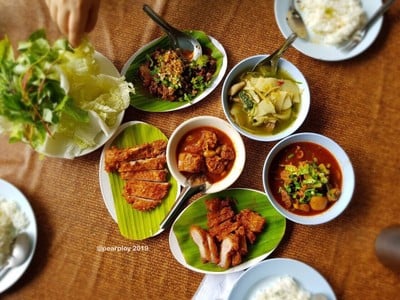 หน้าบ้าน อาหารพื้นเมือง หน้าบ้าน อาหารพื้นเมือง