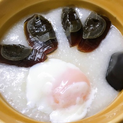 โจ๊กใส่ไข่+ไข่เยี่ยวม้า