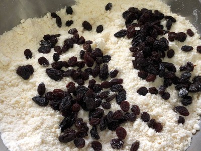 วิธีทำ สโคนลูกเกด (Raisin Scone)