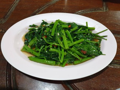 ผัดผักบุ้งไฟแดง