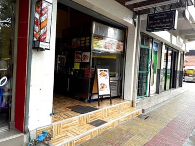 หน้าร้าน ผัดไทยจารีย์ ตลาดพระประแดง