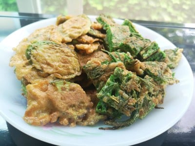 ผักทอดจิ้มน้ำพริกคอมโบ