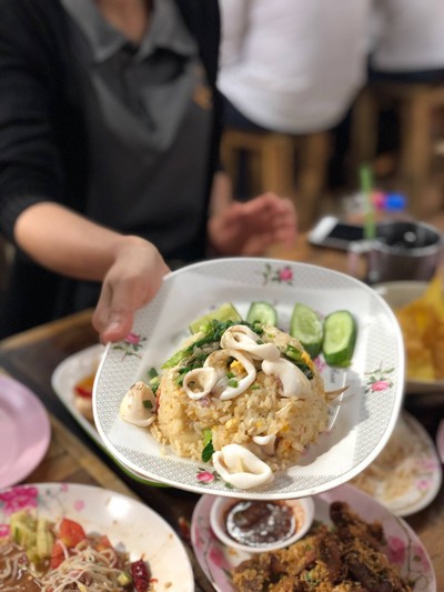 ข้าวผัดปลาหมึก