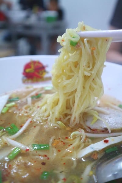 ลูกชิ้นปลาบรรทัดทอง ที่1 จส.100 บรรทัดทอง ปทุมวัน