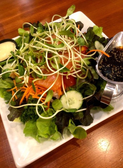 สลัดแซลมอน