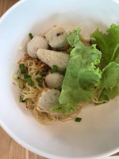 บะหมี่แห้งยำ