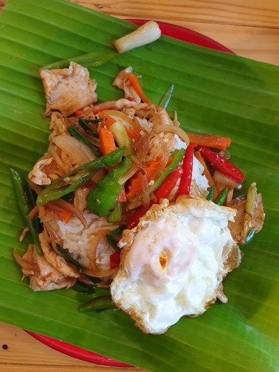 ร้านนั่งแอร์ก๋วยเตี๋ยวหมูกระเพราถาด ร้านนั่งแอร์ก๋วยเตี๋ยวหมูกระเพราถาด