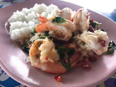 ข้าวกระเพรากุ้ง