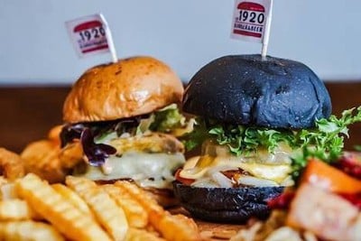 ไนน์ทีน ทเว็นตี้ เบอร์เกอร์ แอนด์ เบียร์ (Est.1920 Burger & Beer) บางบัวทอง