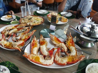 อาหาร หรือ เครื่องดื่ม