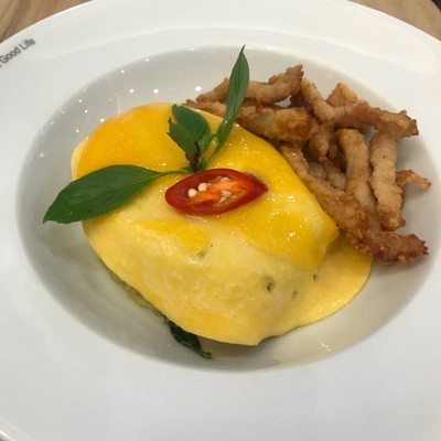 ข้าวผัดเขียวหวานไข่ข้นหมูเส้นกรอบ