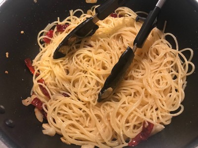 วิธีทำ Spaghetti aglio e olio (Vegetarian)