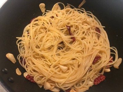 วิธีทำ Spaghetti aglio e olio (Vegetarian)