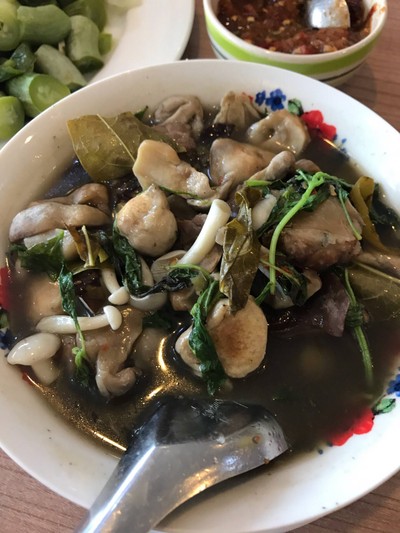 แกงเห็ดสามอย่าง