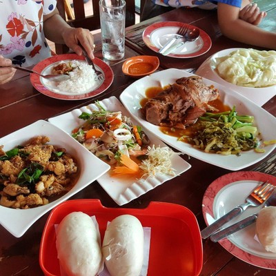 อาหาร หรือ เครื่องดื่ม