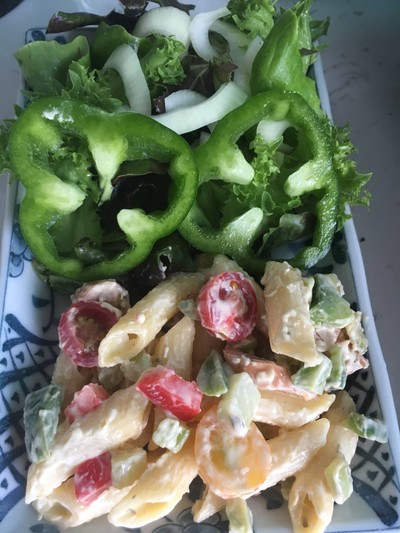 วิธีทำ สลัดไข่มะตูมและเพเน่เพื่อนของเขา
