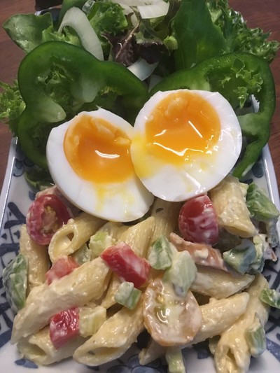วิธีทำ สลัดไข่มะตูมและเพเน่เพื่อนของเขา