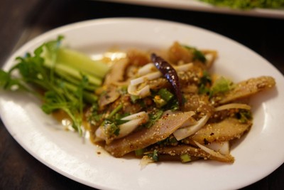 น้ำตกคอหมูย่าง