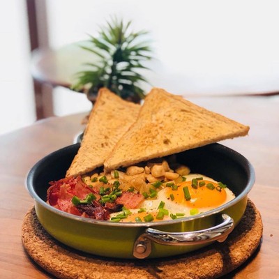 Fried Egg, minced chicken, Chinese sausage, bacon, Thai pork sausage