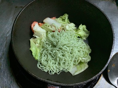 วิธีทำ หมี่หยกผัดปลาทอด วิธีทำ หมี่หยกผัดปลาทอด