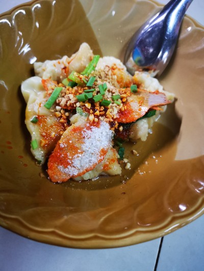 เกี๊ยวกุ้งยำแห้ง