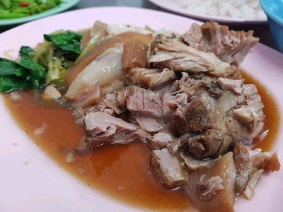 ขาหมูเนื้อนุ่ม หนังละมุนละลายในปากค่ะ