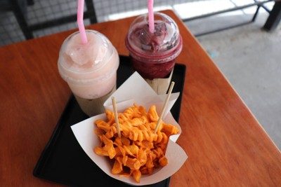 อาหาร หรือ เครื่องดื่ม